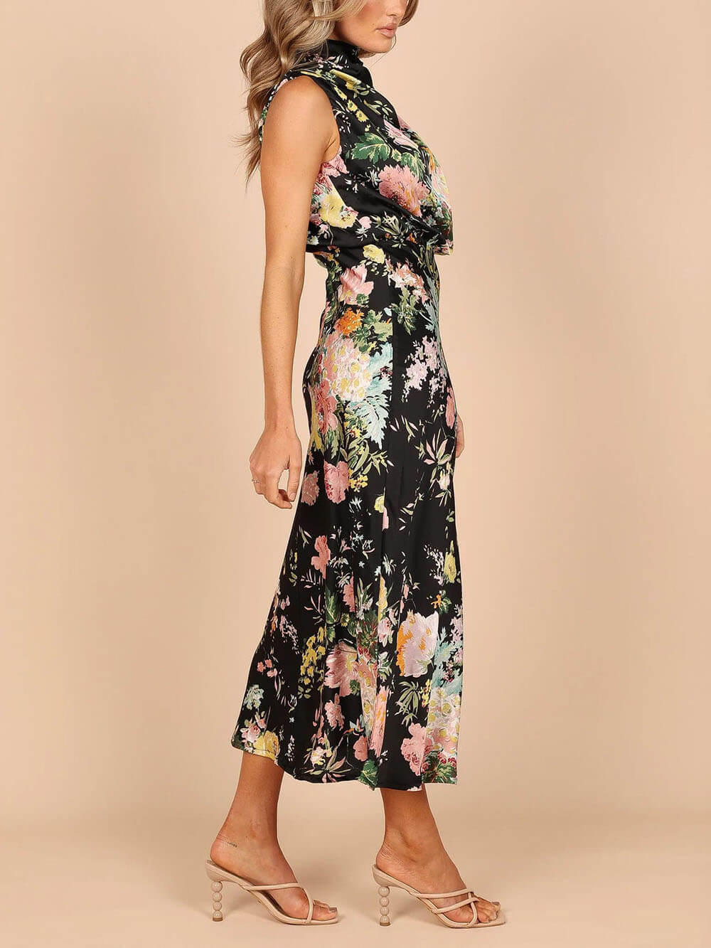 Floral Maxi Dress with Halter Neck and Elastic Waist