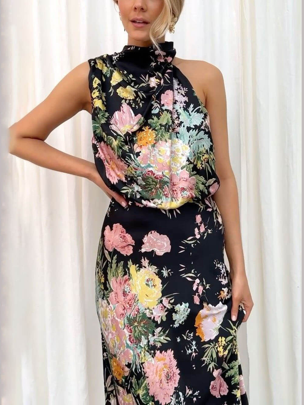 Floral Maxi Dress with Halter Neck and Elastic Waist