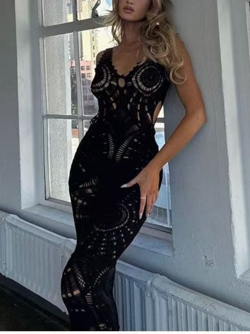 Beach Hollow V-Neck Slim Fit Midi Dress